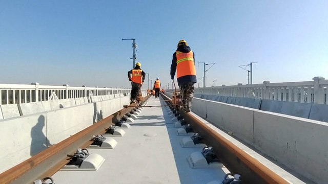 China builds Beijing-Binhai railway in less than three weeks