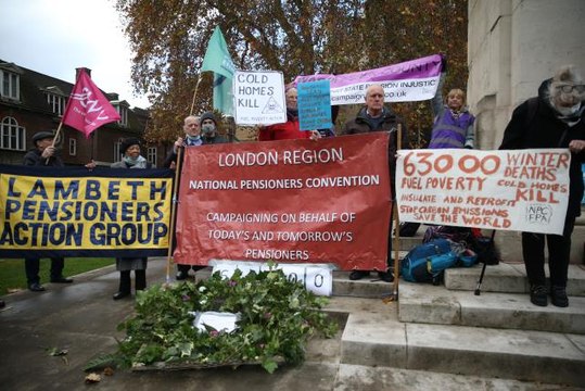 İngiltere'nin başkenti Londra'da emeklilerden protesto