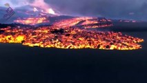 Nueva lengua de lava arrasa terrenos y viviendas en La Palma