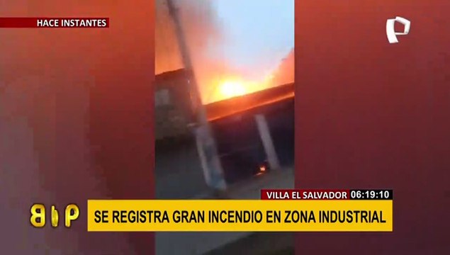 Incendio consume ferretería en VES: hallan a un gato atrapado en el techo