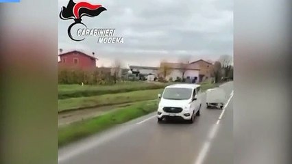 Apecar contromano a Campogalliano, l'incredibile video del 'salvataggio'