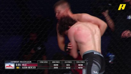 هيلد يسقط أرضاً ويتعرض لعدد من الضربات