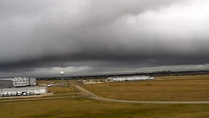Shelf cloud rolls over stormy Texas sky