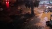 İzmir'i yağmur ve fırtına vurdu: Ev ve iş yerlerini su bastı, sürücüler güçlükle ilerledi