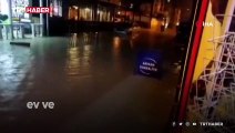 İzmir'i sağanak ve fırtına vurdu: Caddeler göle döndü, tekneler battı