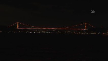 FSM Köprüsü, kadına yönelik şiddetle mücadele için turuncuyla aydınlatıldı