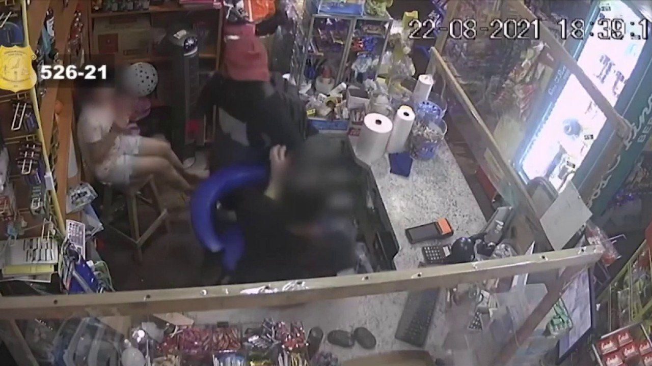 Tener poco dinero en cajas registradoras podría ayudarle en caso de asalto