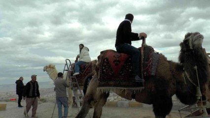 50 yıldır geçimini develerden sağlıyor