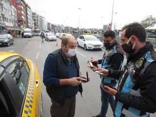 KADIKÖY'DE EMNİYET KEMERİ TAKMAYAN TAKSİCİYE CEZA