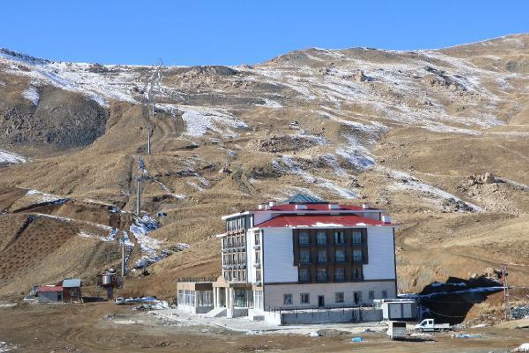 HAKKARİ KAYAK MERKEZİ, 4 YILDIZLI OTELİYLE YENİ SEZONDA KAYAKÇILARI AĞIRLAYACAK