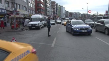 Download Video: Kadıköy'de taksilere yönelik denetim... Emniyet kemeri takmayan taksiciye 144 TL ceza