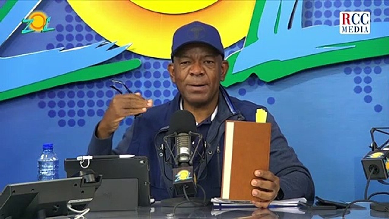 Julio Martínez presenta libro "Desde Dessalines a Duvalier"