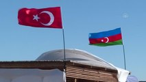 Azerbaycanlı ve Türk olta balıkçıları Bakü'de 