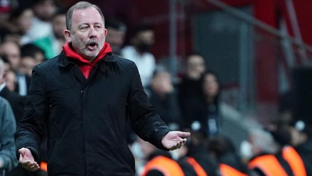 Beşiktaş'ta büyük kriz patlak verdi! Tribün Hesap ver dedi, Sergen Yalçın oralı olmadı