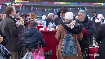 İstanbul'da Karadeniz rüzgarı: Tonlarca hamsi dağıtıldı