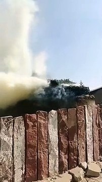 आग लगने से घरेलू सामान जलकर नष्ट