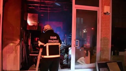 Bir iş yeri yangında kullanılamaz hale geldi