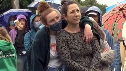 Hundreds rally for cancer treatment services to be available at new hospital