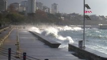İSTANBUL'DA LODOS ETKİLİ OLDU; DALGALARIN YÜKSEKLİĞİ 3 METREYE KADAR ULAŞTI