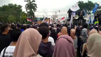 ALIANSI BURUH MAJALENGKA MENYANYIKAN LAGU INDONESIA RAYA