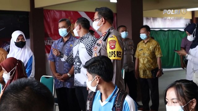 Polres Kapuas Hulu dan Polres Sintang Melakukan Vaksinasi Serentak