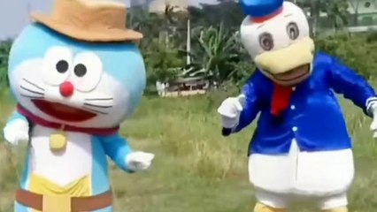 Joget Badut Lucu Doraemon VS Donald Bebek