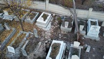 Afyonkarahisar'ın ilçesinde ürküten manzara! Mezarlıklar teker teker çökmeye başladı