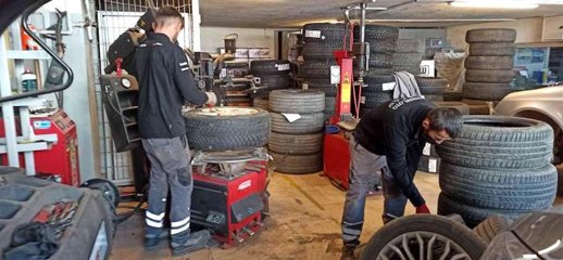 Zorunlu kış lastiği uygulamasına sayılı günler kala oto lastikçilerde yoğun mesai başladı