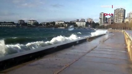 Tải video: İstanbul'da lodos etkili oldu; dalgaların yüksekliği 3 metreye kadar ulaştı