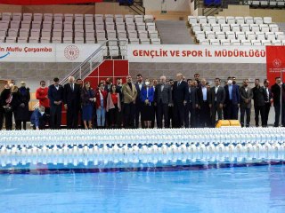 Türkiye'nin en büyük yüzme havuzu Gaziantep'te açıldı