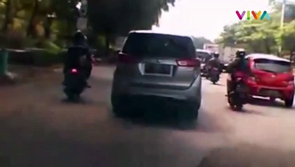 Detik-detik Ban Truk Meledak dan Mental ke Pengendara Motor