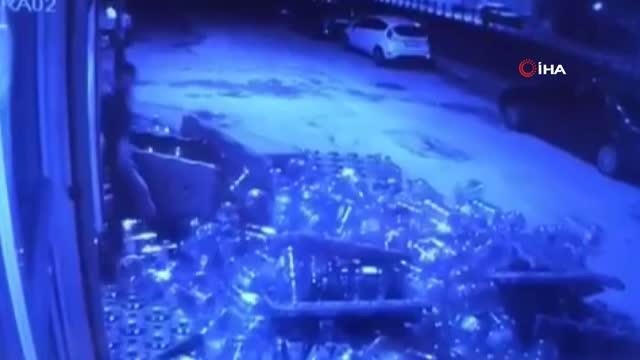 Lodos çatıları uçurdu, evler ve arabalar zarar gördü