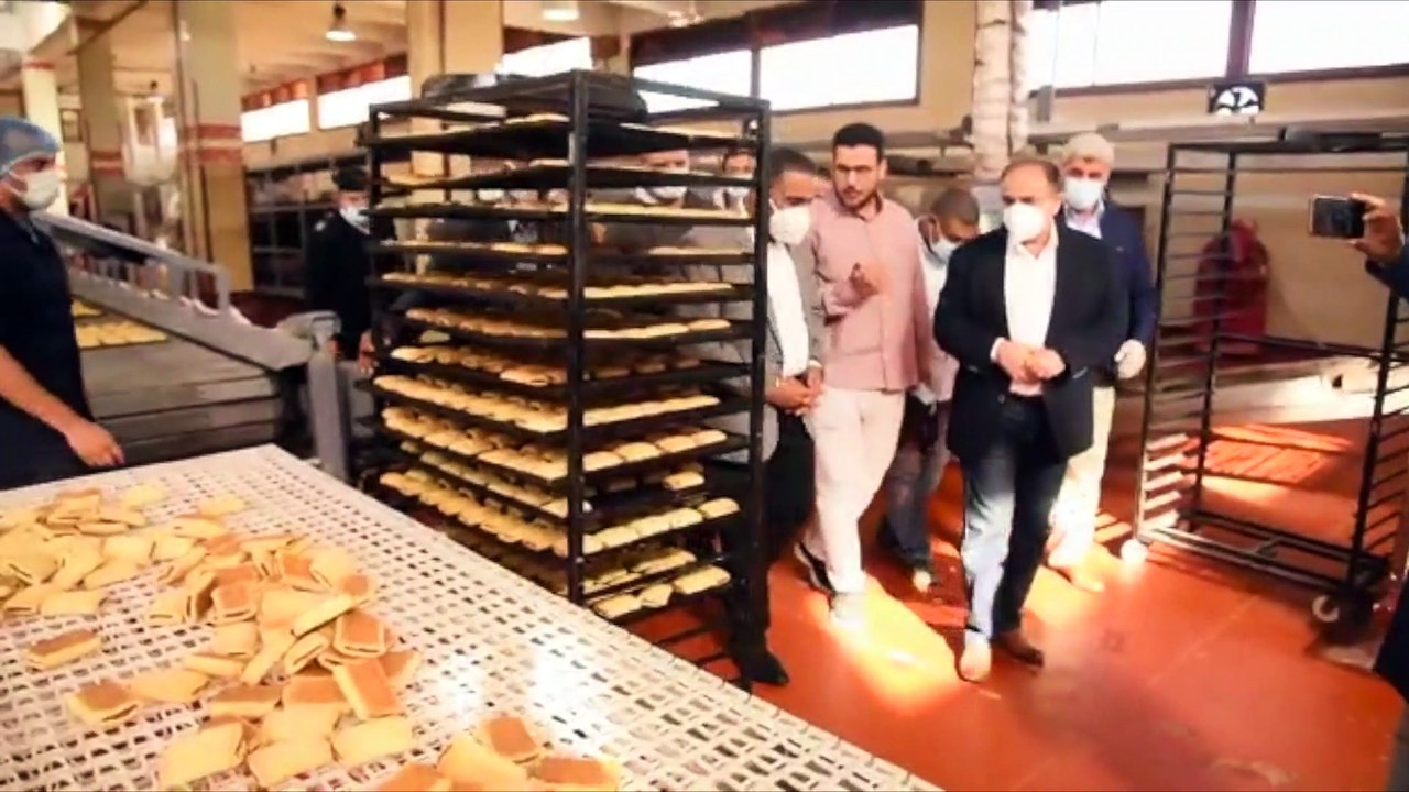 محافظ مطروح يتابع مصنع الوجبات المدرسية للاطمئنان على صلاحية المنتجات