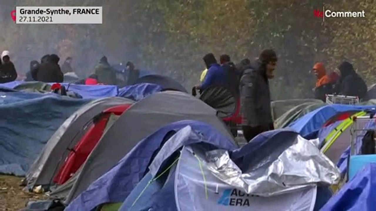Migrantes improvisam acampamento em Calais