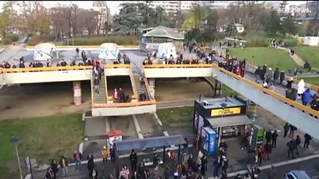 'Serbien steht nicht zum Verkauf' - Straßen-Blockaden und Handgemenge