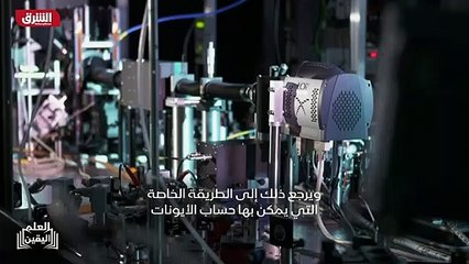 ...عدتهم . أصغر المرايا والمنشورات الصغيرة ...