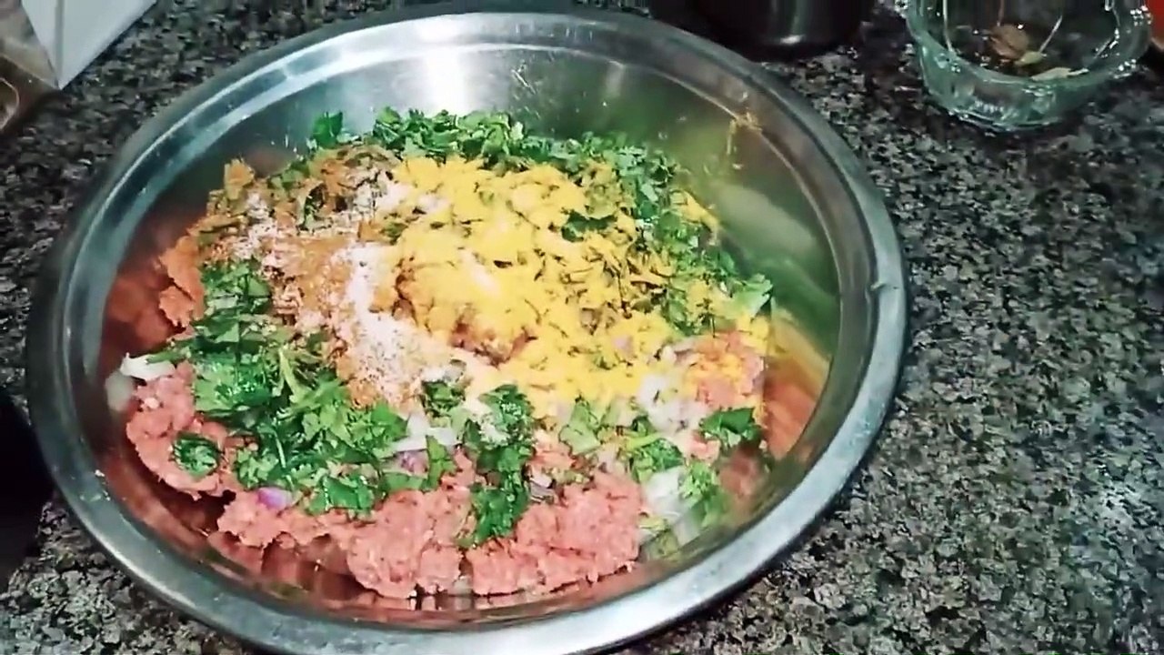 MUTTON KOFTA CURRY __ MUTTON KOFTA BANANE KA ASAAN TARIKA __ KEEMA KOFTA __