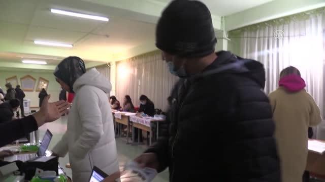 Kırgızistan'da milletvekili seçimlerinde oy verme işlemi sona erdi