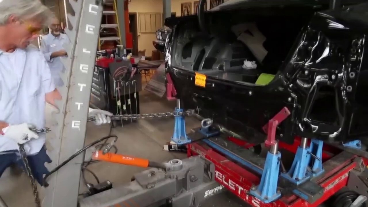 Audi A6 rear end repair on Celette bench with dedicated fixtures