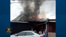 tn7-fuego-en-vehiculo-provoca-incendio-en-vivienda-281121