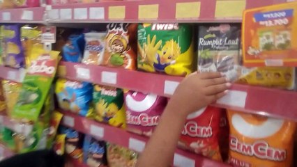 Beli Cemilan di Alfamart Gaes