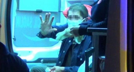 Kendisini bıçaklayan arkadaşını polisten saklamaya çalıştı