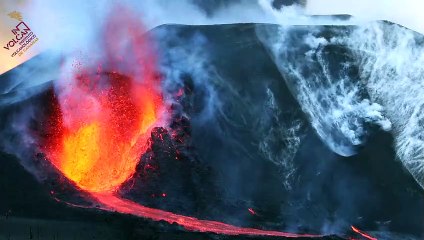 Скачать видео: Impresionantes imágenes de la nueva boca eruptiva en el volcán de La Palma