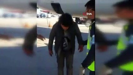 Guatemala'dan ABD'ye uçağın iniş takımlarında gitti