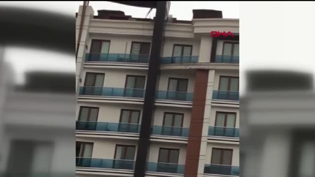 BEYLİKDÜZÜ VE ESENYURT'TA FIRTINA ÇATI İZOLASYONU VE DIŞ CEPHE PARÇALARINI UÇURDU