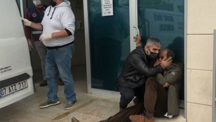 Kazada ölen kardeşinin tabutunu görünce gözyaşlarıyla yere yığıldı
