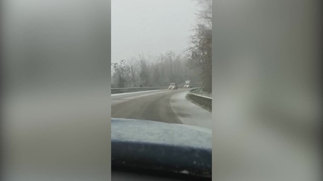 Maltempo: Umbria, la neve imbianca il valico della Somma