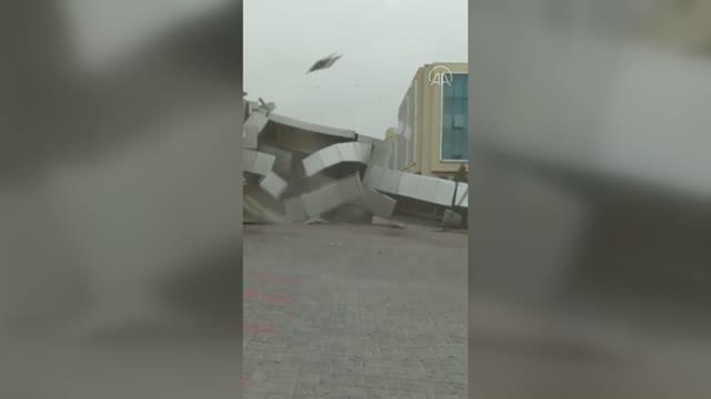Çatalca Serbest Bölge'de saat kulesi yıkıldı (2)