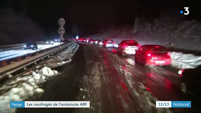 Puy-de-Dôme : des dizaines d'automobilistes bloqués par la neige sur l'autoroute A89
