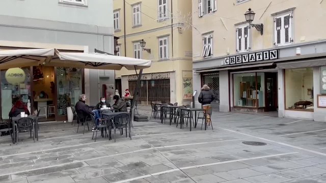 Trieste, primo giorno di zona gialla e super green pass